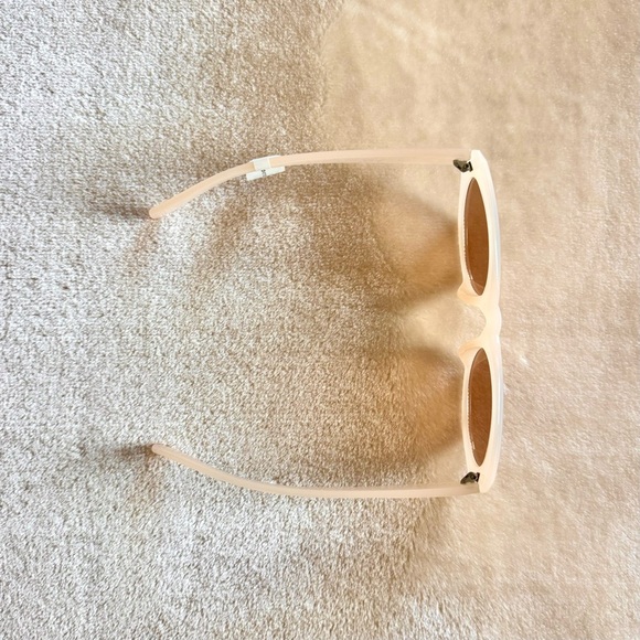 *NEW* Peach Cream Anthropologie Sunglasses - Picture 2 of 3